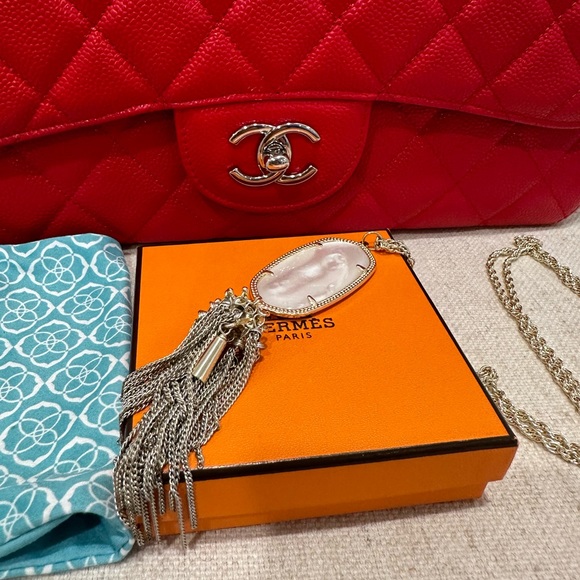 Kendra Scott Rayne Gold Long Pendant Necklace in Ivory Mother-of-Pearl - Picture 4 of 6